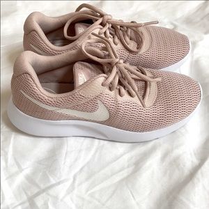 Nike tanjun light pink/cream brand new size 7